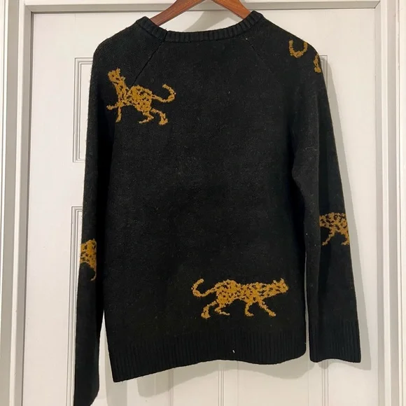 VINNIE LOUISE - THML Living In Leopard Sweater Size large - Picture 3 of 4